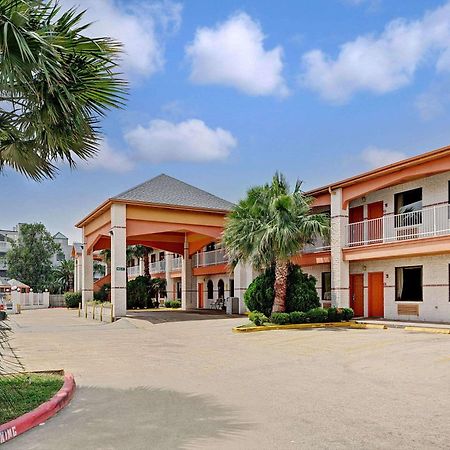 Super 8 By Wyndham Galveston Hotell Exteriör bild