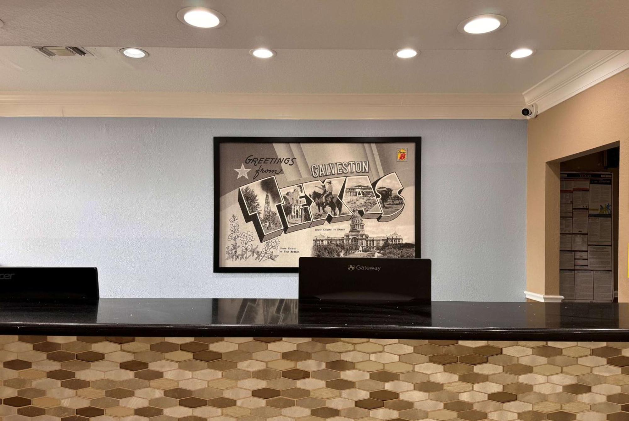 Super 8 By Wyndham Galveston Hotell Exteriör bild
