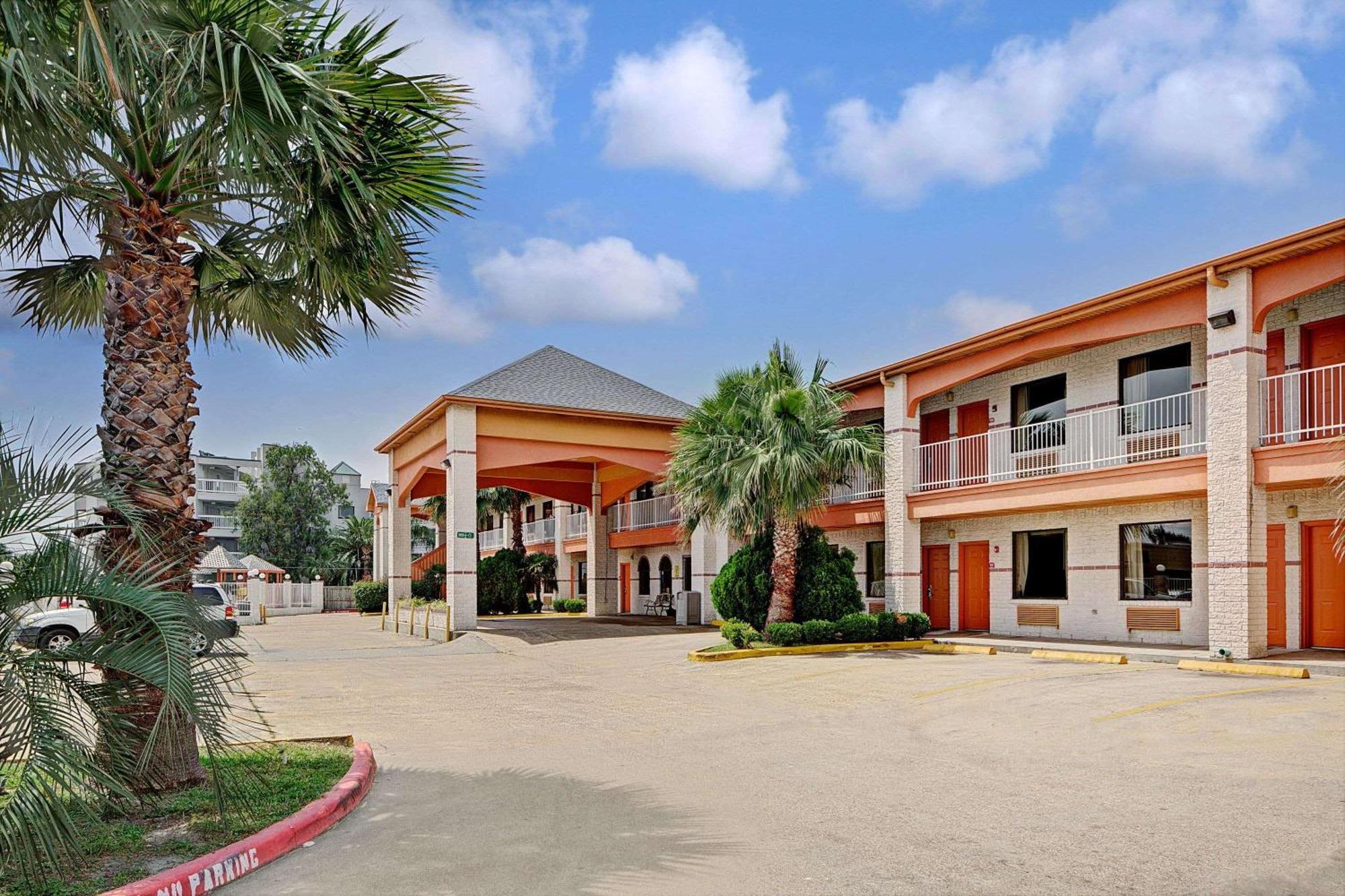 Super 8 By Wyndham Galveston Hotell Exteriör bild
