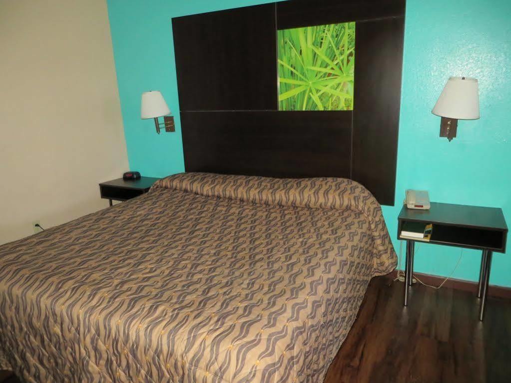 Super 8 By Wyndham Galveston Hotell Exteriör bild