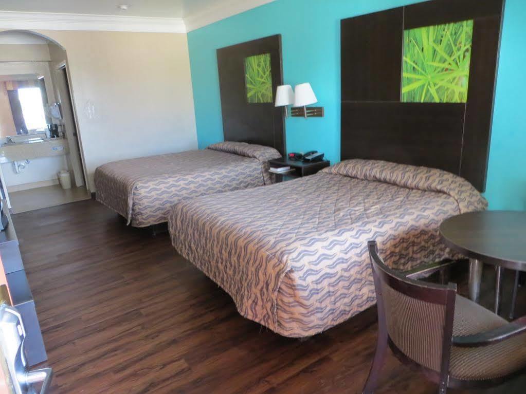 Super 8 By Wyndham Galveston Hotell Exteriör bild