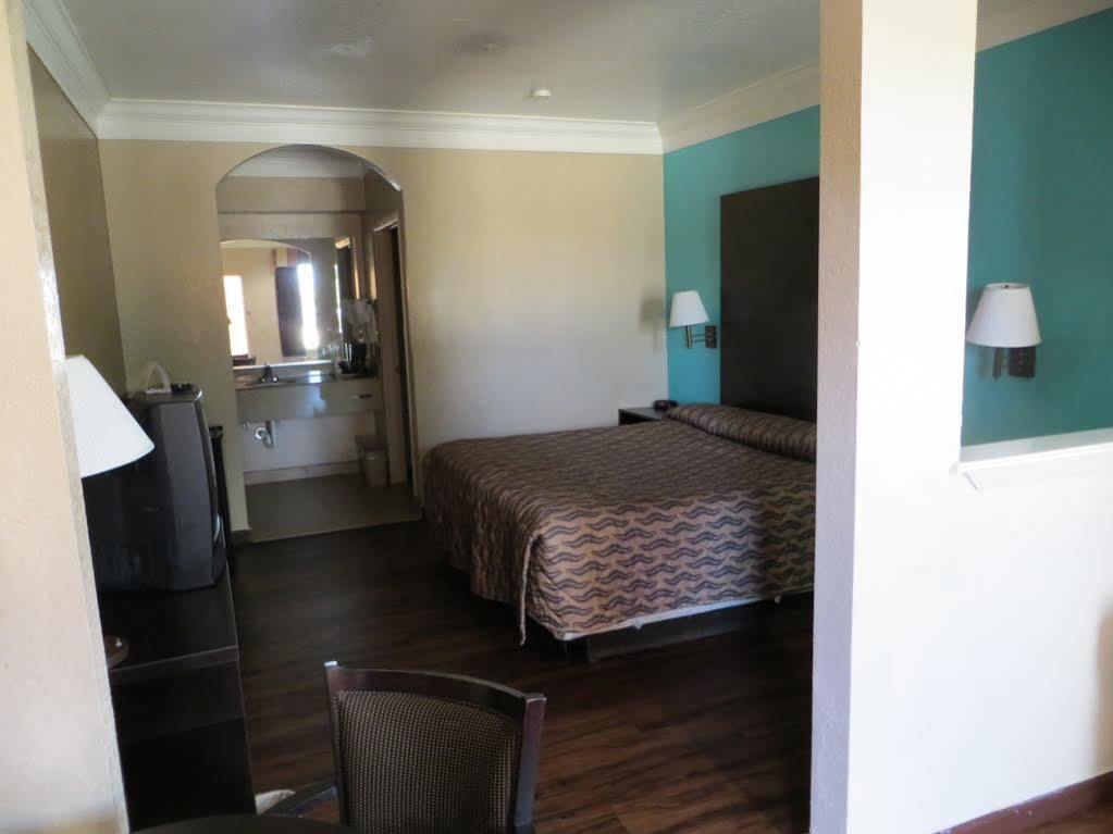 Super 8 By Wyndham Galveston Hotell Exteriör bild
