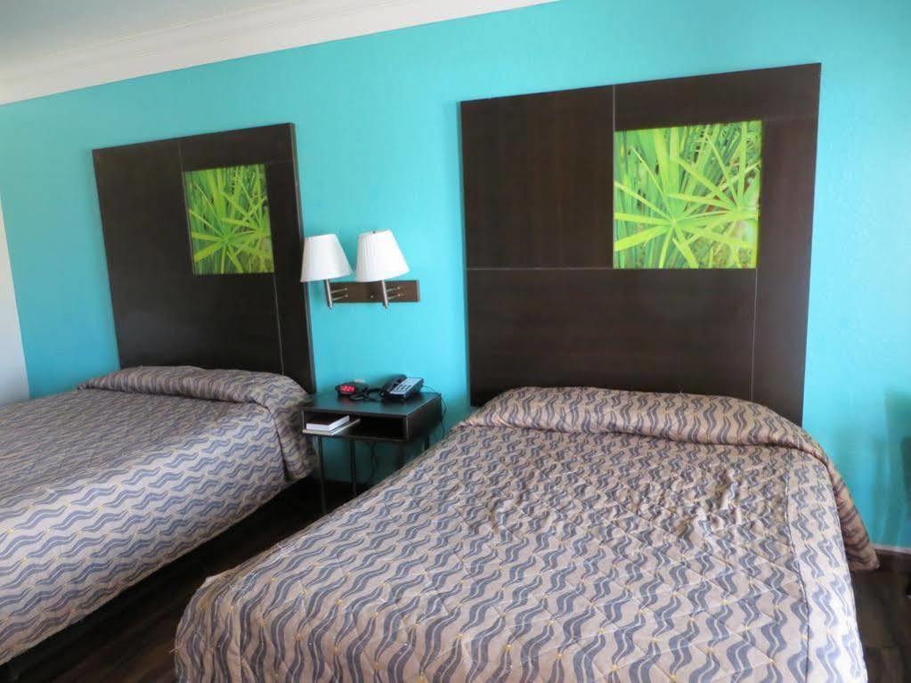 Super 8 By Wyndham Galveston Hotell Exteriör bild