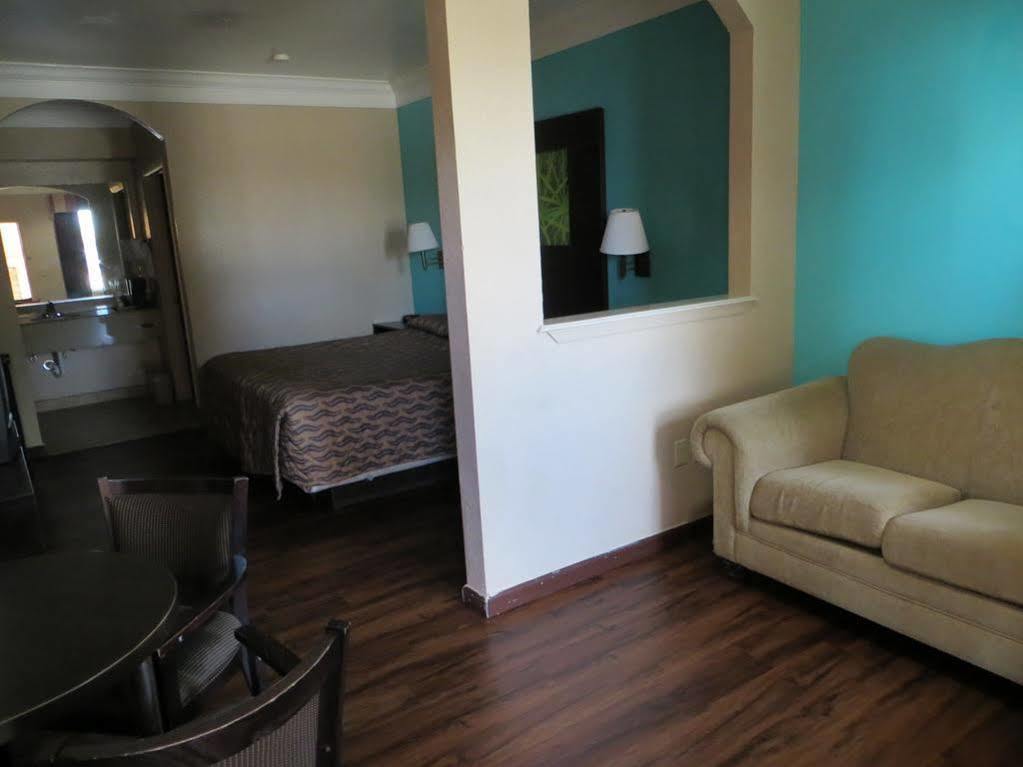 Super 8 By Wyndham Galveston Hotell Exteriör bild