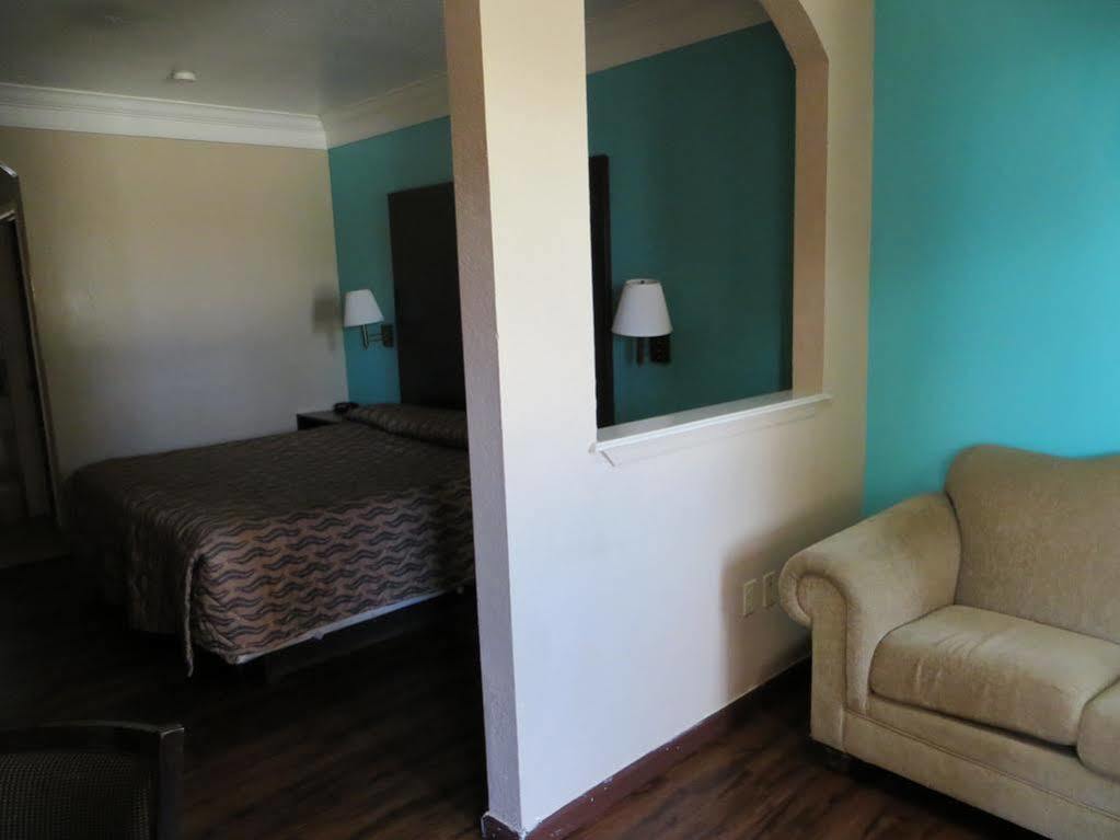 Super 8 By Wyndham Galveston Hotell Exteriör bild