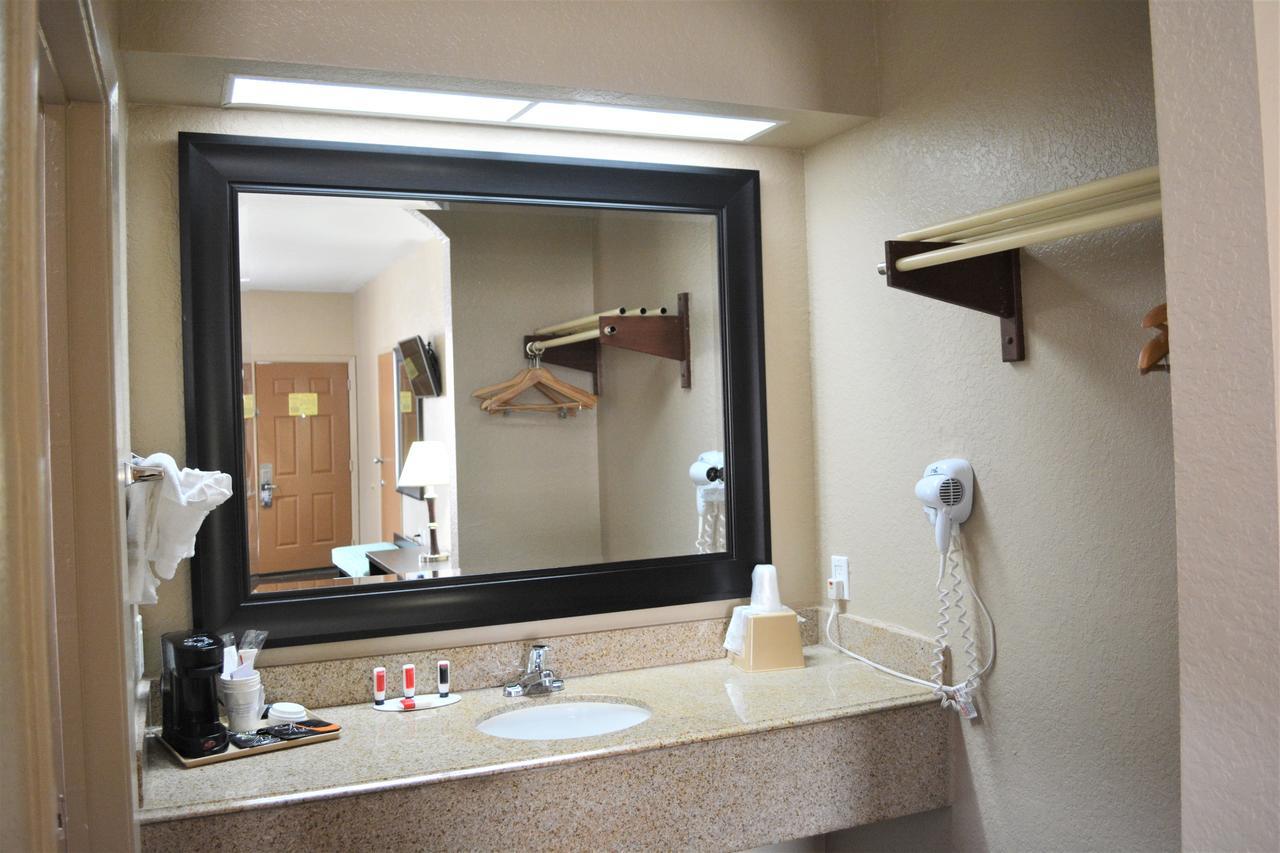 Super 8 By Wyndham Galveston Hotell Exteriör bild